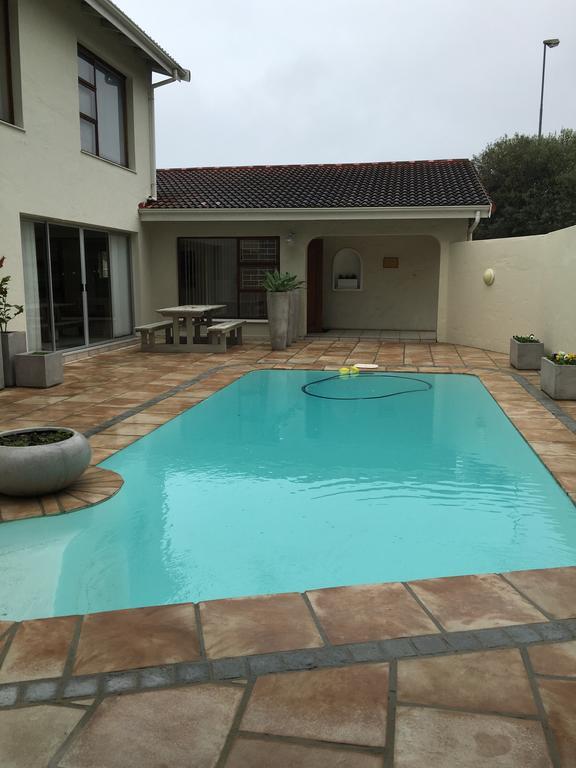 Four Pines Lodge Hermanus Bagian luar foto