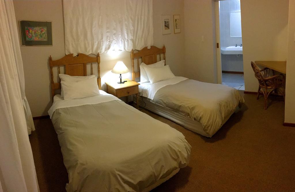 Four Pines Lodge Hermanus Bagian luar foto