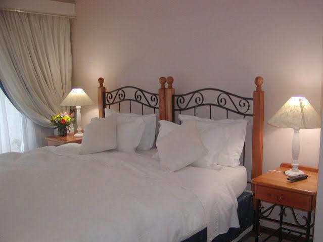 Four Pines Lodge Hermanus Bagian luar foto