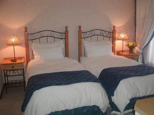 Four Pines Lodge Hermanus Bagian luar foto