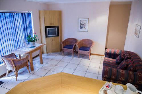 Four Pines Lodge Hermanus Bagian luar foto
